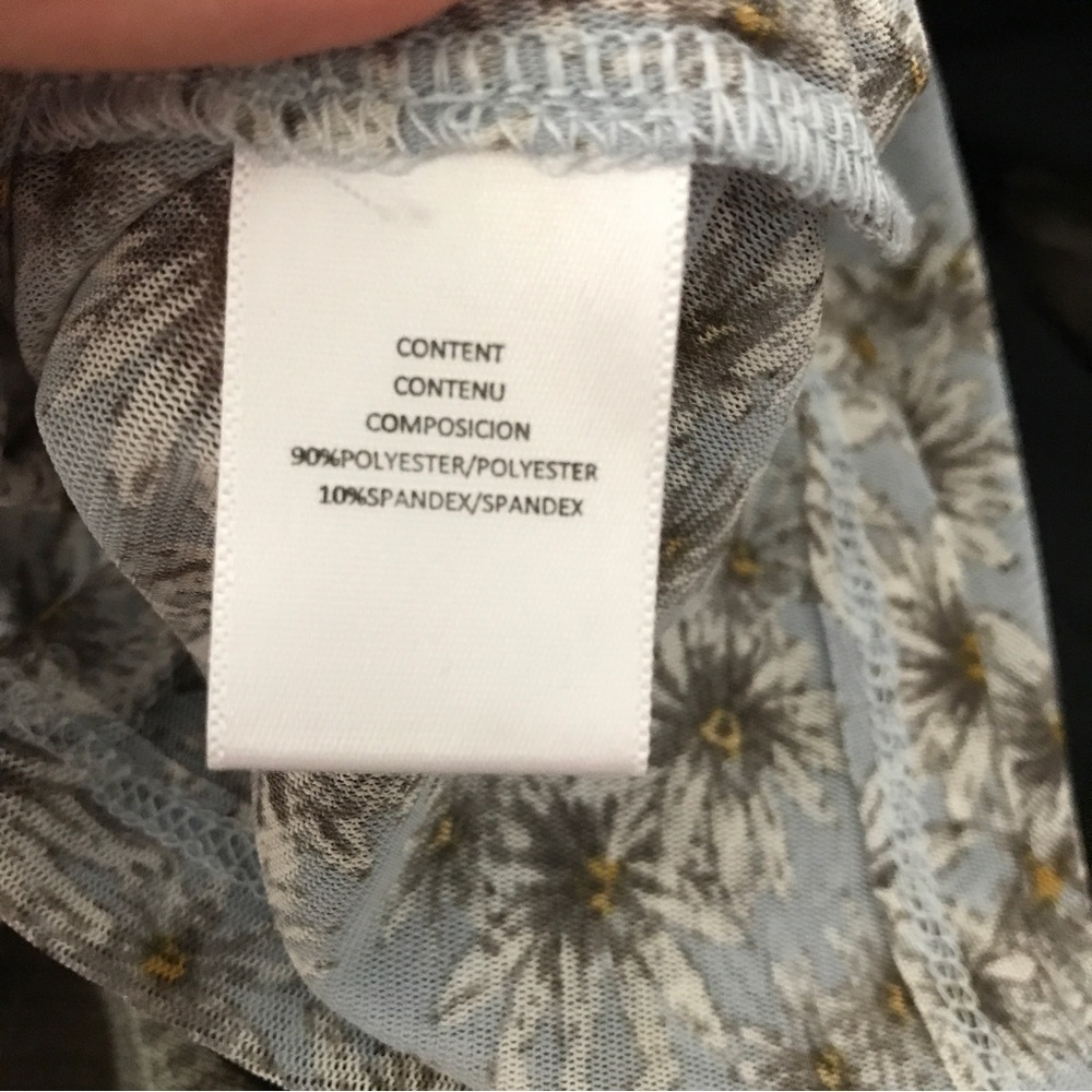 3/$15 Leyden sheer spandex blend blue floral long sleeve top - Picture 10 of 10